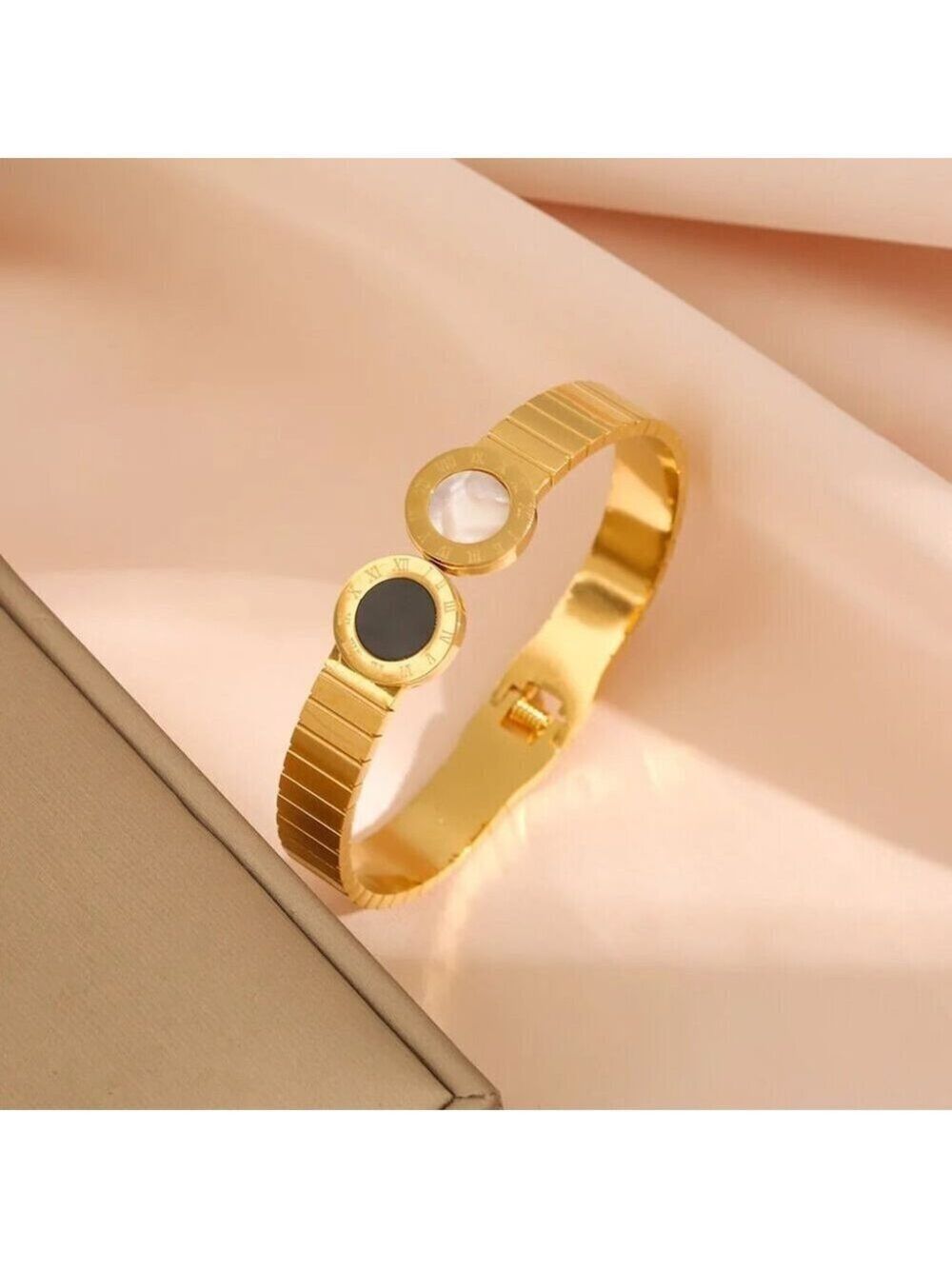 18K Gold Plated Dual-Disc Bangle – Black & Pearl White | Waterproof